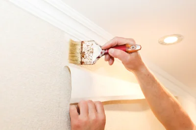 Pose de papier peint à Rédené — revêtements muraux et toiles de verre